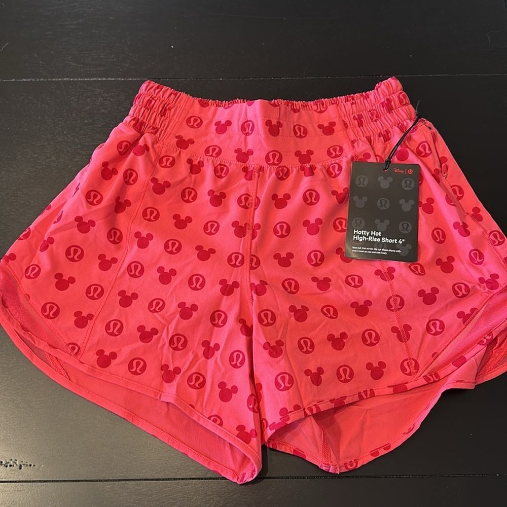 Disney x lululemon Hotty Hot High-Rise Short 4" Disney Classic Pink SIZE 4 NWT